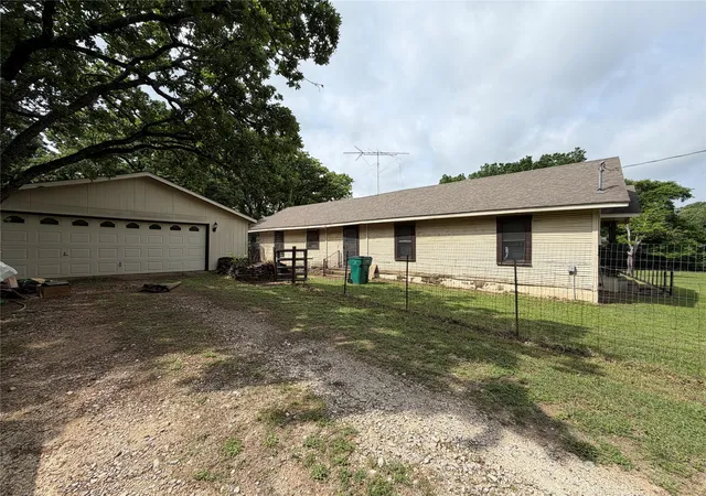 Photo 4 of Sale Pending at 2512 Timber Rd, Burleson, TX 76028 | MLS# 21358279 | Listing updated on 2026-08-30