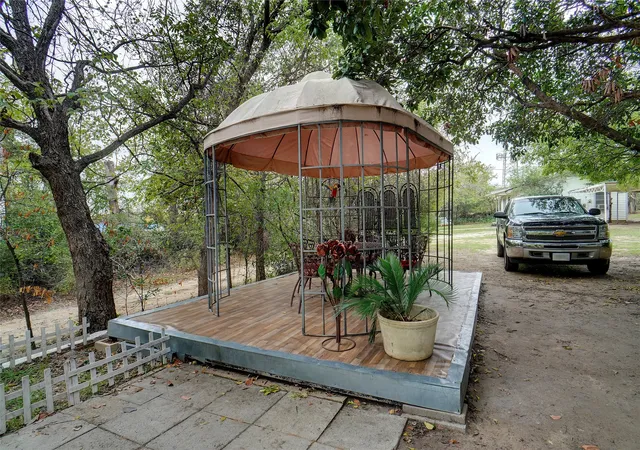Photo 3 of Single family home for sale at 1000 Se Parkway Parkway, Azle, TX 76020 | MLS# 21358339 | Listing updated on 2026-08-13