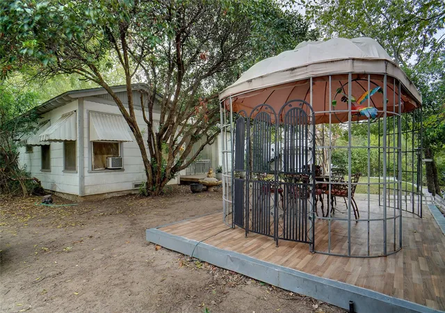 Photo 3 of House for sale at 1000 SE Parkway Parkway, Azle, TX 76020 | MLS# 21358339 | Listing updated on 2026-08-13