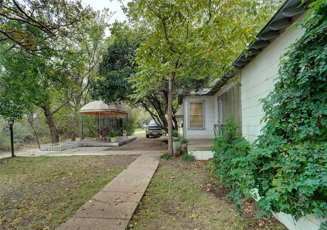 Photo 4 of House for sale at 1000 SE Parkway Parkway, Azle, TX 76020 | MLS# 21358339 | Listing updated on 2026-08-13