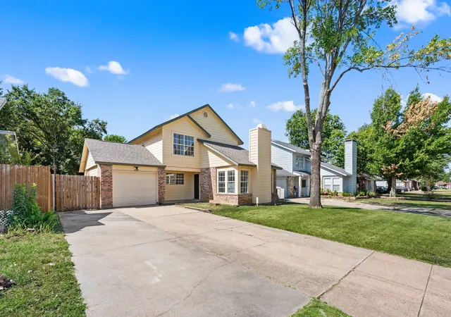 Photo 2 of Sale Pending at 4640 Waterway Dr N, Fort Worth, TX 76137 | MLS# 21358424 | Listing updated on 2026-08-31