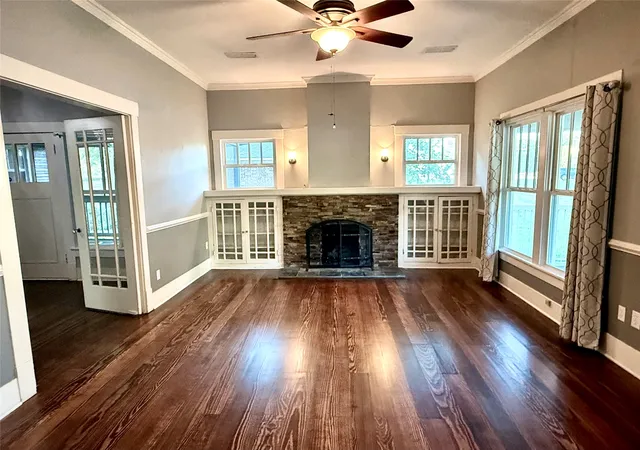 Photo 3 of Single family home for sale at 374 S Preston St, Van Alstyne, TX 75495 | MLS# 21351482 | Listing updated on 2026-09-28