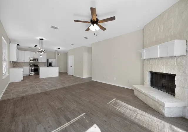 Photo 2 of Single family home for sale at 1521 Stanford Dr, Van Alstyne, TX 75495 | MLS# 21358439 | Listing updated on 2026-08-27