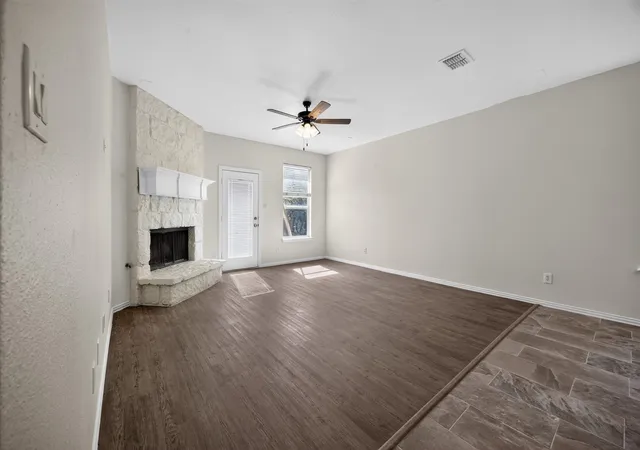 Photo 3 of Single family home for sale at 1521 Stanford Dr, Van Alstyne, TX 75495 | MLS# 21358439 | Listing updated on 2026-08-27