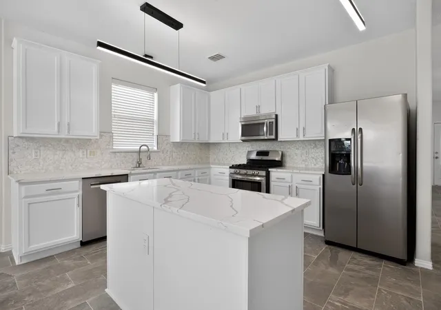 Photo 3 of Single family home for sale at 1521 Stanford Dr, Van Alstyne, TX 75495 | MLS# 21358439 | Listing updated on 2026-08-27