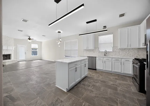 Photo 4 of Single family home for sale at 1521 Stanford Dr, Van Alstyne, TX 75495 | MLS# 21358439 | Listing updated on 2026-08-27