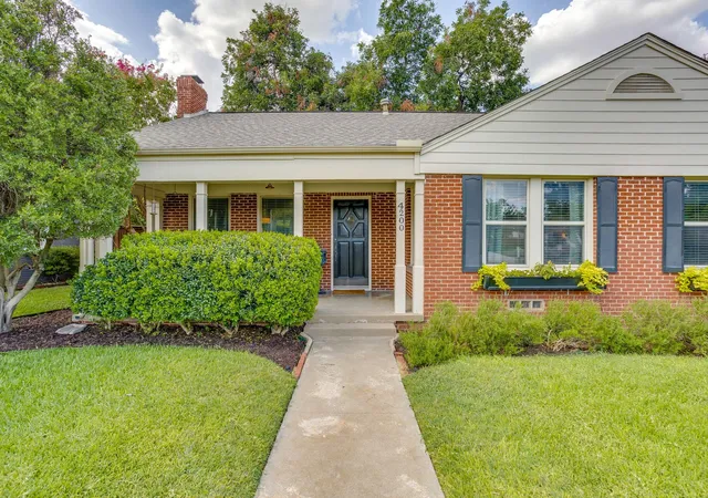 Photo 2 of Sale Pending at 4200 Birchman Ave, Fort Worth, TX 76107 | MLS# 21356788 | Listing updated on 2026-08-30