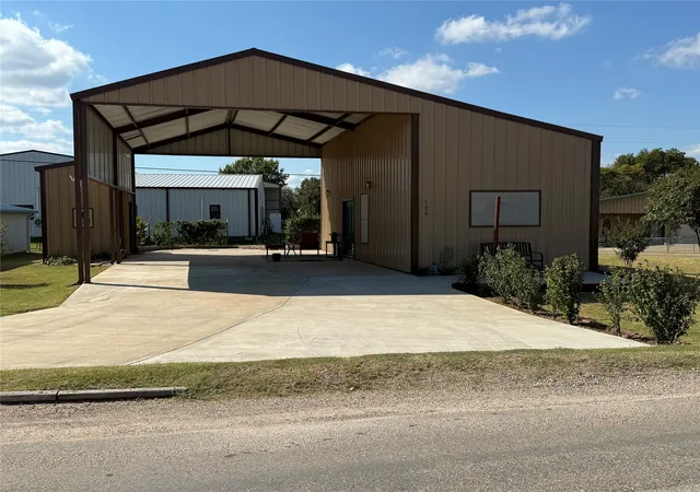 Photo 1 of Single family home for sale at 139 Yellowstone Dr, Whitney, TX 76692 | MLS# 21355057 | Listing updated on 2026-08-16