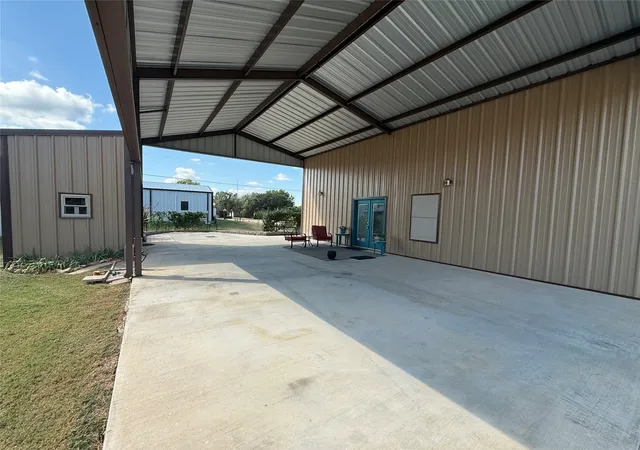 Photo 3 of Single family home for sale at 139 Yellowstone Dr, Whitney, TX 76692 | MLS# 21355057 | Listing updated on 2026-08-16