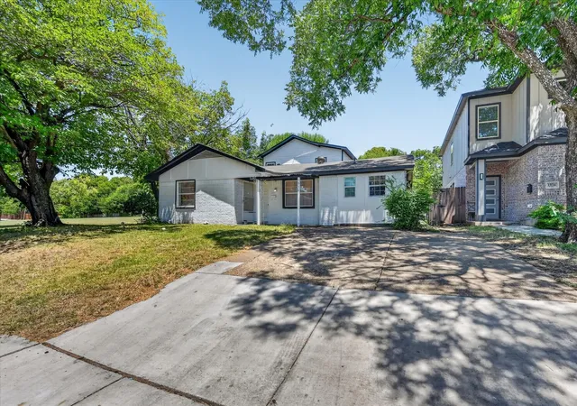 Photo 3 of Multi family home for sale at 1938 El Paso Street Street, Grand Prairie, TX 75051 | MLS# 21355102 | Listing updated on 2026-09-17