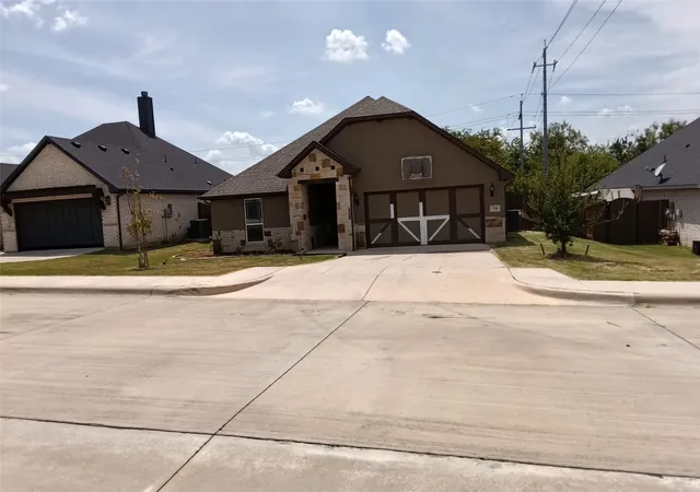 Photo 1 of Sale Pending at 314 Pleasant View Dr, Weatherford, TX 76086 | MLS# 21358498 | Listing updated on 2026-08-26
