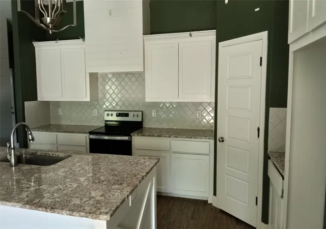 Photo 3 of Sale Pending at 314 Pleasant View Dr, Weatherford, TX 76086 | MLS# 21358498 | Listing updated on 2026-08-26