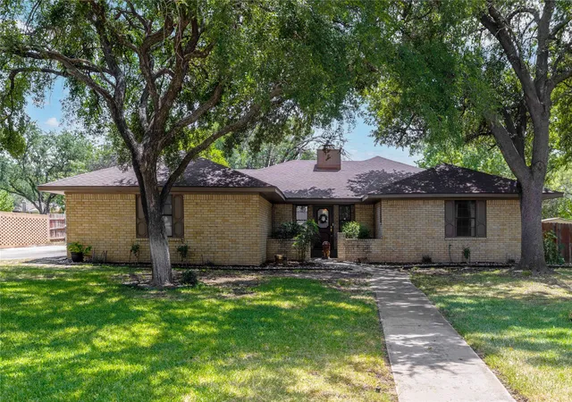 Photo 2 of Single family home for sale at 15 Canyon Creek Dr, Brownwood, TX 76801 | MLS# 21358277 | Listing updated on 2026-08-14