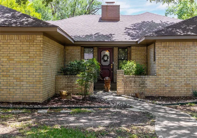 Photo 3 of Single family home for sale at 15 Canyon Creek Dr, Brownwood, TX 76801 | MLS# 21358277 | Listing updated on 2026-08-14