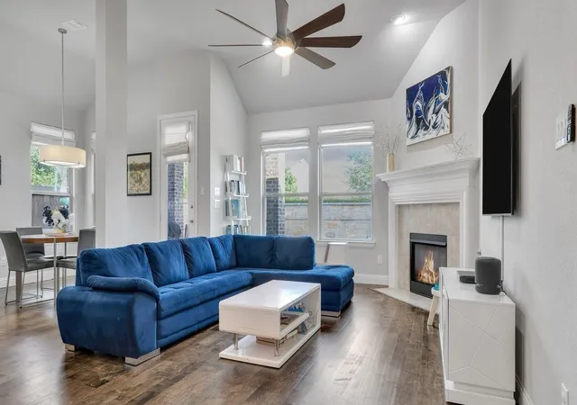 Photo 3 of Single family home for sale at 124 Village Creek Dr, Mc Kinney, TX 75071 | MLS# 21358414 | Listing updated on 2026-10-07