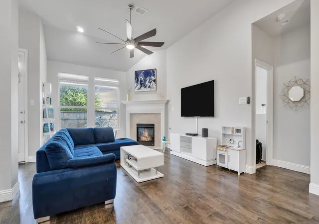 Photo 4 of Single family home for sale at 124 Village Creek Dr, Mc Kinney, TX 75071 | MLS# 21358414 | Listing updated on 2026-10-07