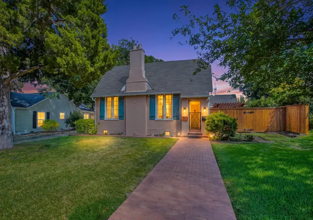 Photo 1 of Single family home for sale at 2512 Austin Ave, Waco, TX 76710 | MLS# 21358027 | Listing updated on 2026-10-02