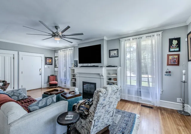Photo 4 of Single family home for sale at 2512 Austin Ave, Waco, TX 76710 | MLS# 21358027 | Listing updated on 2026-10-02