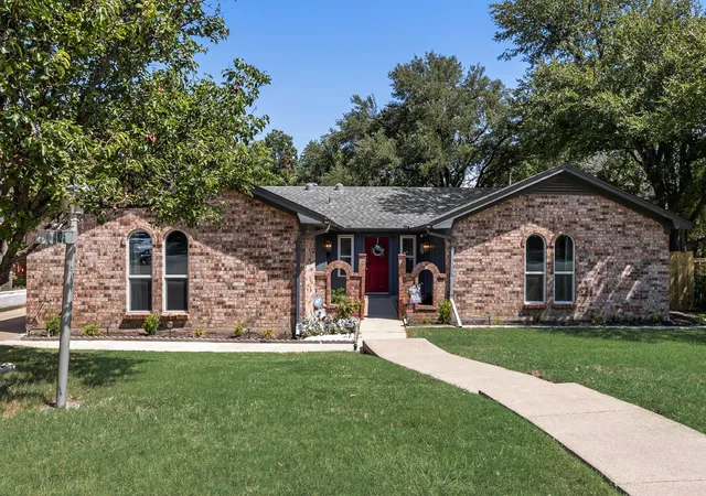 Photo 1 of Single family home for sale at 4825 Barnett St, Fort Worth, TX 76103 | MLS# 21358559 | Listing updated on 2026-10-02