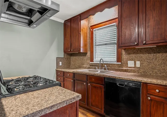 Photo 3 of Sale Pending at 1807 S 19th St, Waco, TX 76706 | MLS# 21357049 | Listing updated on 2026-09-19