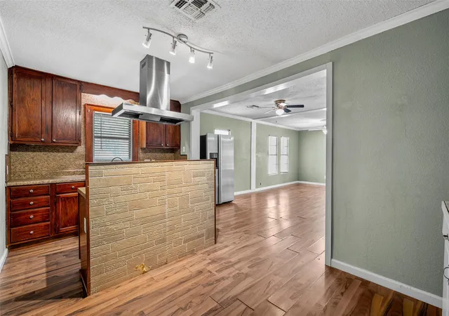 Photo 3 of Sale Pending at 1807 S 19Th St, Waco, TX 76706 | MLS# 21357049 | Listing updated on 2026-09-19