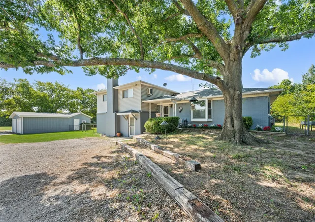 Photo 2 of Single family home for sale at 2942 Trails End, Aubrey, TX 76227 | MLS# 21352168 | Listing updated on 2026-10-08