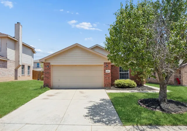 Photo 2 of Single family home for sale at 2609 Diver Ct, Fort Worth, TX 76119 | MLS# 21357414 | Listing updated on 2026-08-13