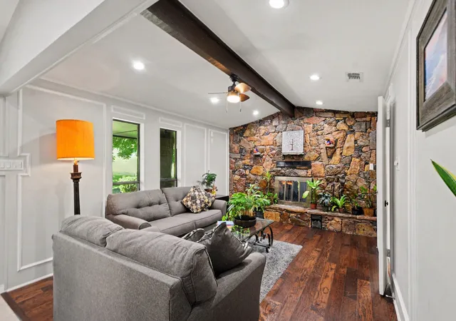 Photo 3 of Single family home for sale at 175 E Pleasant Run Rd, Cedar Hill, TX 75104 | MLS# 21346878 | Listing updated on 2026-08-28