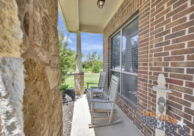 Photo 3 of Single family home for sale at 1133 Bentley Dr, Roanoke, TX 76262 | MLS# 21357934 | Listing updated on 2026-08-31