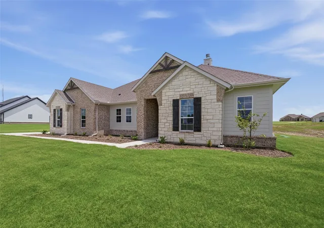 Photo 2 of Single family home for sale at 131 Big Sky Rd, Decatur, TX 76234 | MLS# 21357863 | Listing updated on 2026-09-30