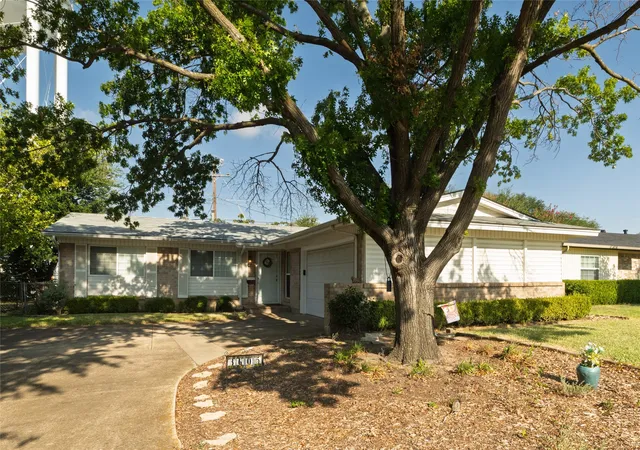 Photo 2 of Sale Pending at 3605 Pleasant Run Rd, Irving, TX 75062 | MLS# 21358556 | Listing updated on 2026-08-31