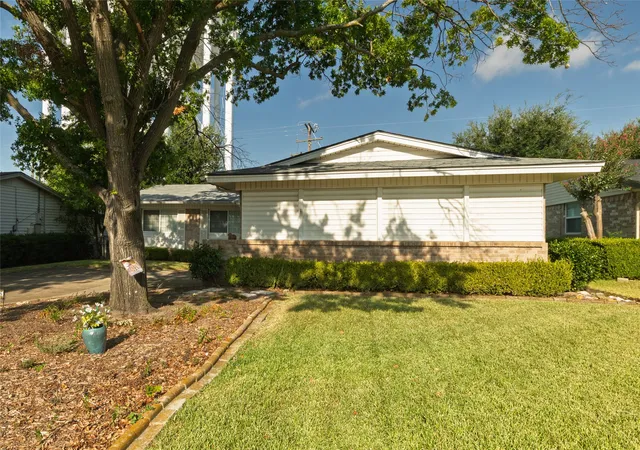 Photo 3 of Sale Pending at 3605 Pleasant Run Rd, Irving, TX 75062 | MLS# 21358556 | Listing updated on 2026-08-31