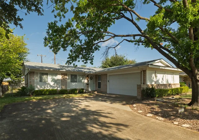 Photo 3 of Sale Pending at 3605 Pleasant Run Rd, Irving, TX 75062 | MLS# 21358556 | Listing updated on 2026-08-31