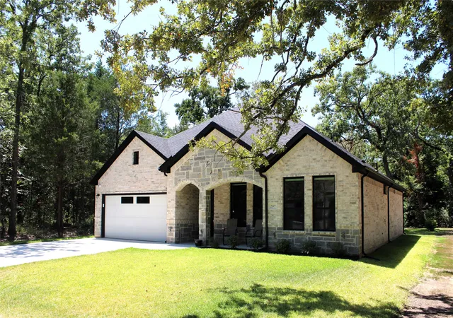 Photo 3 of Single family home for sale at 207 Driftwood Dr, Trinidad, TX 75163 | MLS# 21358656 | Listing updated on 2026-10-01