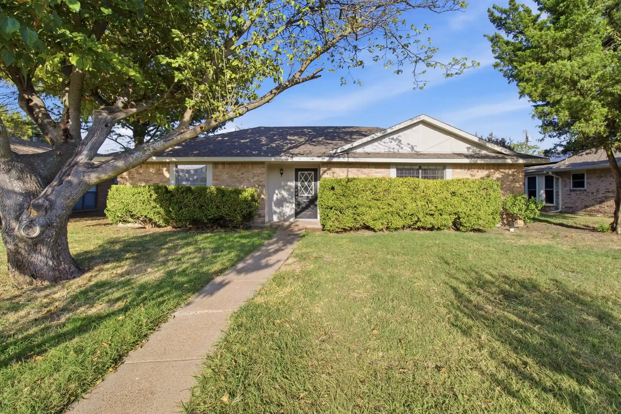 Single family home for sale at 2602 College Park Dr, Rowlett, TX 75088 | MLS# 21356447