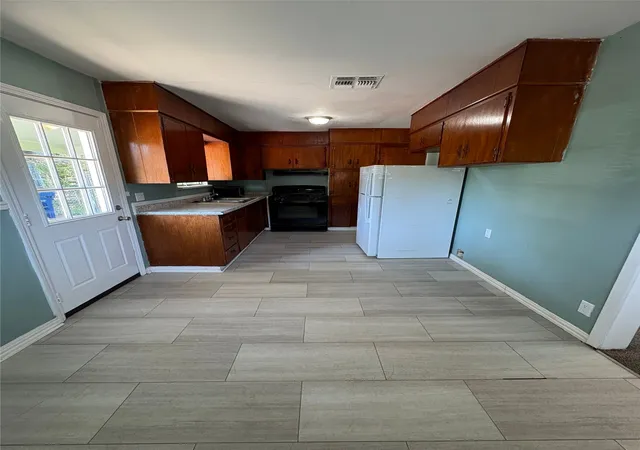Photo 3 of Single family home for sale at 8408 David Dr, Shreveport, LA 71106 | MLS# 21353743 | Listing updated on 2026-08-13