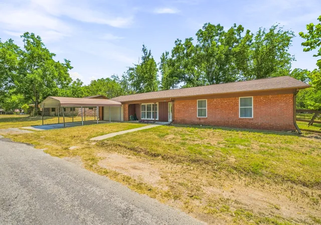 Photo 1 of Single family home for sale at 140 E Plum Ave, De Leon, TX 76444 | MLS# 21331401 | Listing updated on 2026-09-01
