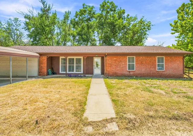 Photo 2 of Single family home for sale at 140 E Plum Ave, De Leon, TX 76444 | MLS# 21331401 | Listing updated on 2026-09-01