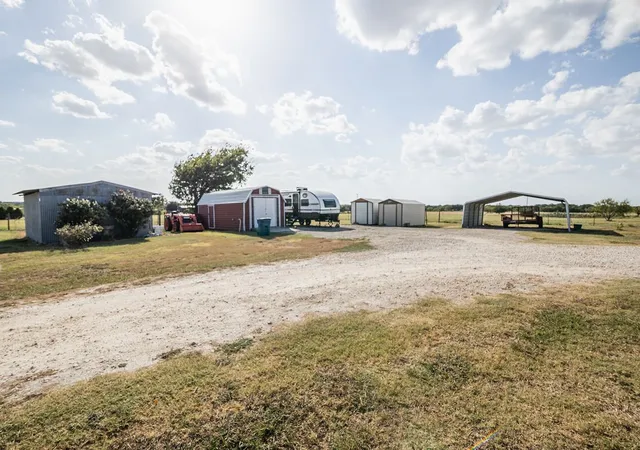 Photo 3 of Single family home for sale at 595 Hcr 3335, Hubbard, TX 76648 | MLS# 21358610 | Listing updated on 2026-08-28