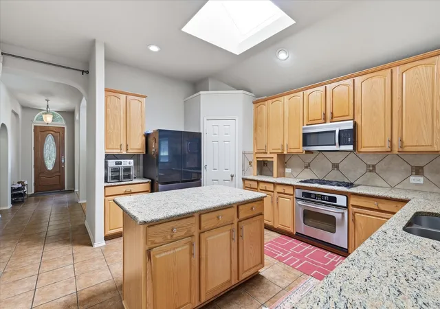 Photo 2 of Sale Pending at 13875 Valley Mills Dr, Frisco, TX 75033 | MLS# 21348946 | Listing updated on 2026-09-29