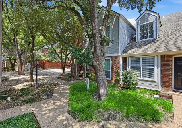 Listing Photo 5 - Condo for sale in building located at 17735 Windflower Wy, Dallas, TX 75252 - Unit #106