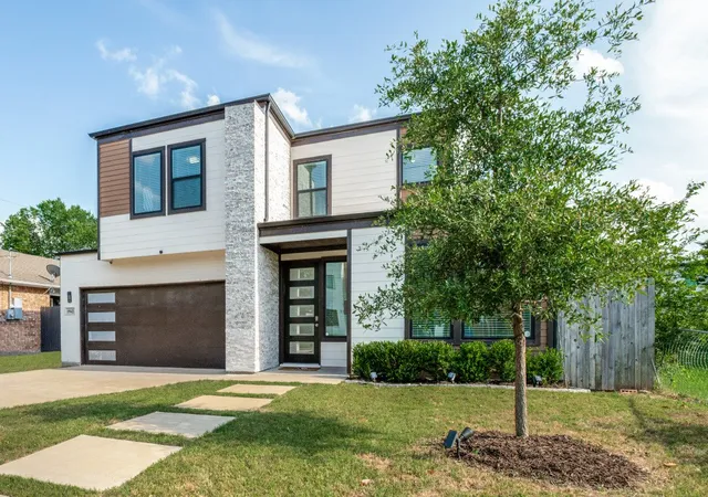 Photo 2 of Single family home for sale at 1942 Mcbroom St, Dallas, TX 75212 | MLS# 21358616 | Listing updated on 2026-09-21