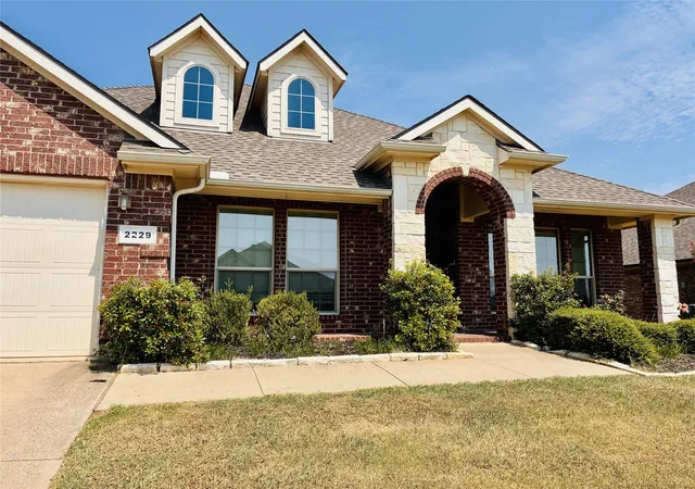 Photo 3 of Single family home for sale at 2229 Caroline Dr, Weatherford, TX 76087 | MLS# 21355729 | Listing updated on 2026-09-27