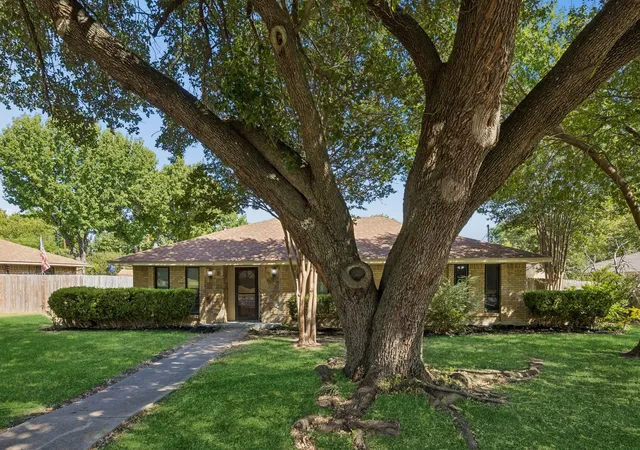 Photo 1 of Single family home for sale at 117 Wesley Dr, De Soto, TX 75115 | MLS# 21357608 | Listing updated on 2026-08-13