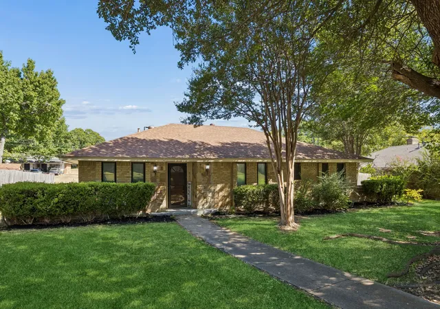Photo 2 of Single family home for sale at 117 Wesley Dr, De Soto, TX 75115 | MLS# 21357608 | Listing updated on 2026-08-13