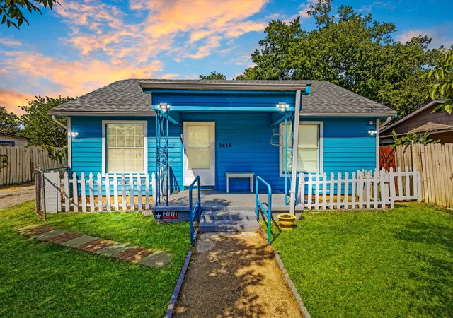 Photo 1 of Single family home for sale at 2618 Nw 23rd St, Fort Worth, TX 76106 | MLS# 21353756 | Listing updated on 2026-08-13