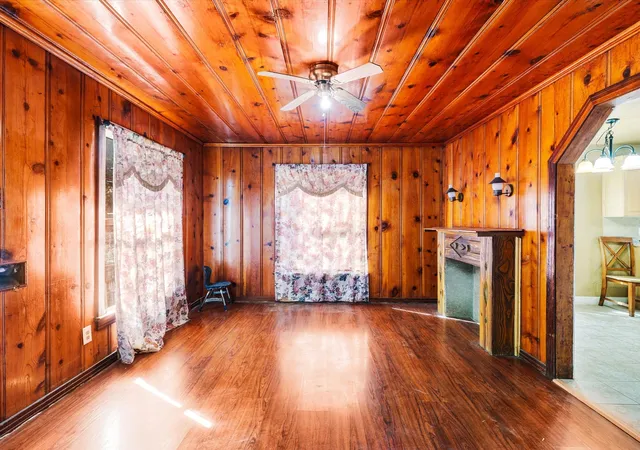 Photo 4 of Single family home for sale at 2618 Nw 23Rd St, Fort Worth, TX 76106 | MLS# 21353756 | Listing updated on 2026-08-13