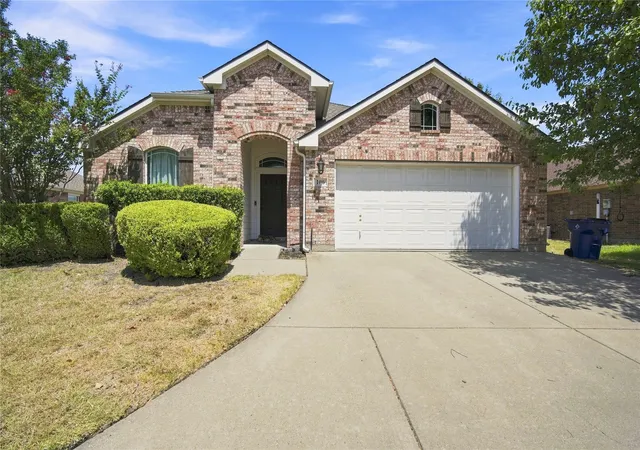 Photo 1 of Single family home for sale at 106 Fallen Rock Dr, Waxahachie, TX 75165 | MLS# 21352852 | Listing updated on 2026-08-13
