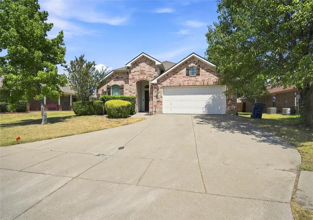 Photo 3 of Single family home for sale at 106 Fallen Rock Dr, Waxahachie, TX 75165 | MLS# 21352852 | Listing updated on 2026-08-13
