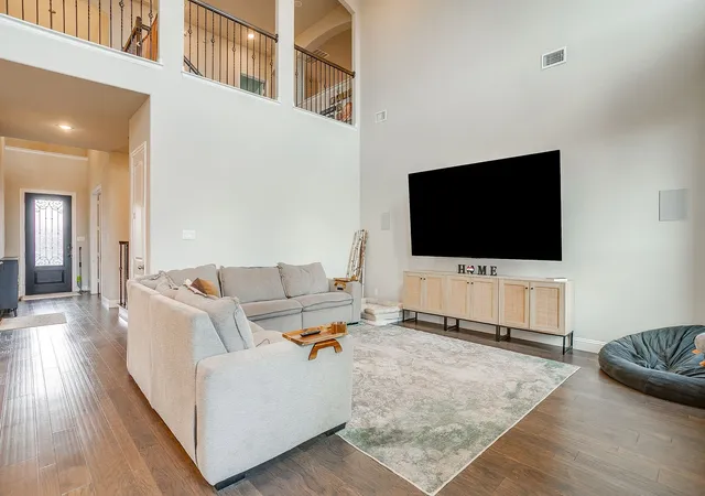 Photo 3 of Single family home for sale at 621 Brody Trl, Aledo, TX 76008 | MLS# 21358394 | Listing updated on 2026-09-06